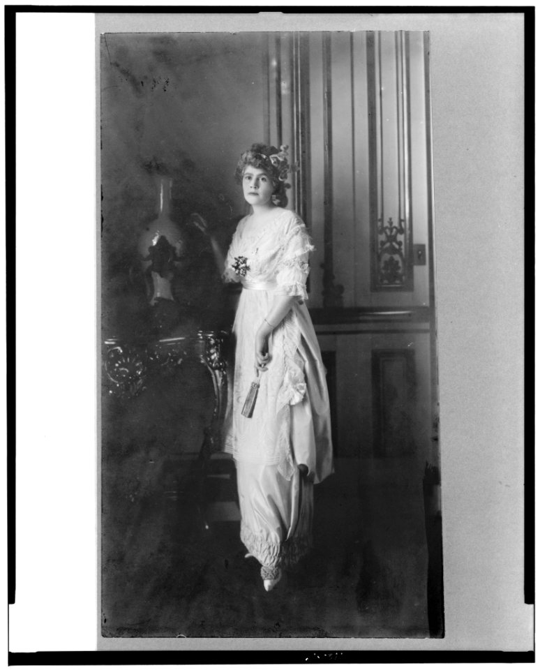 Mrs. Stillman, full-length portrait, standing, facing slightly left LCCN94510725