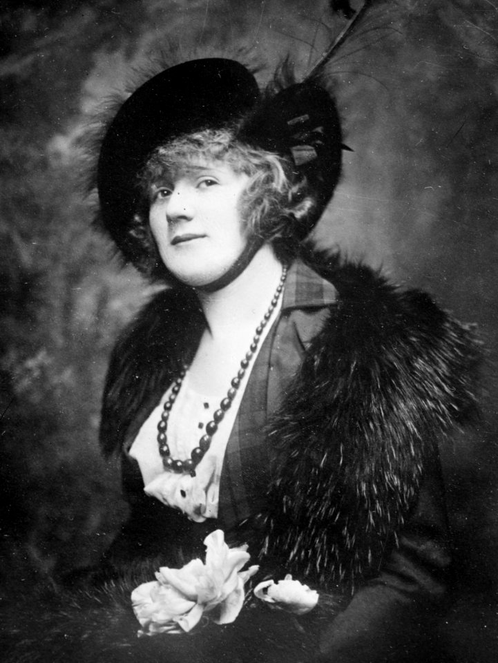 Mrs. Thos. F. Manville Jr. LCCN2014695008 (cropped)
