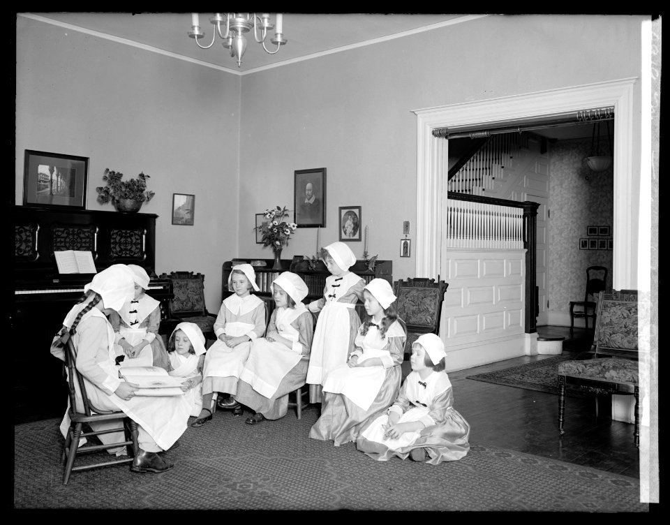 Mrs. Tomlin's school, interior LCCN2016823858