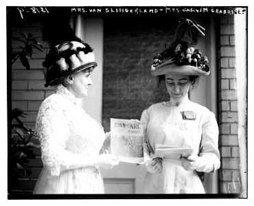 Mrs. Van Slingerland - Mrs. Calvin Grabriel LCCN2014686929