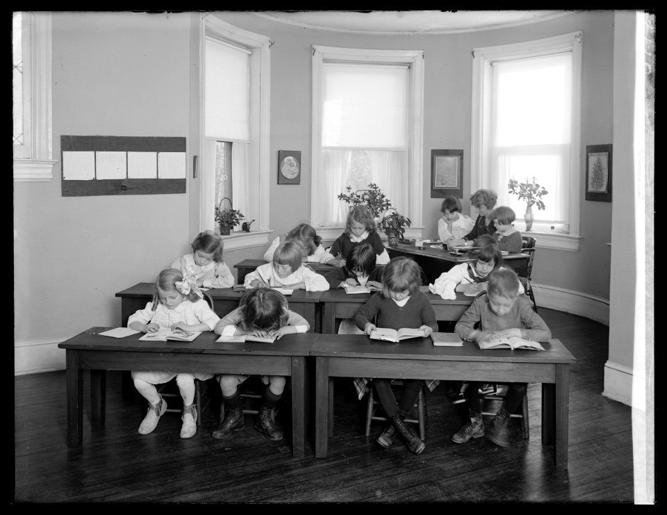 Mrs. Tomlin's school, interior LCCN2016823911