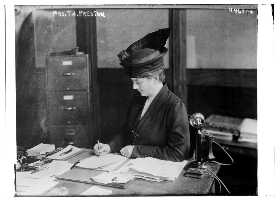 Mrs. T.J. Preston LCCN2014706202