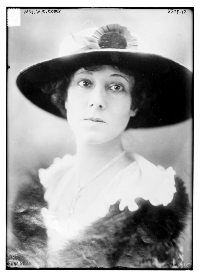 Mrs. W.E. Corey LCCN2014699734