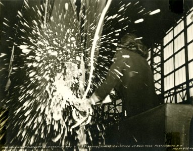 Mrs. William B. Sieglaff christens the USS Tirante