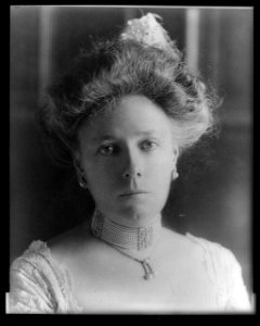 Mrs. William Howard Taft, half-length portrait, seated, facing front LCCN96525394