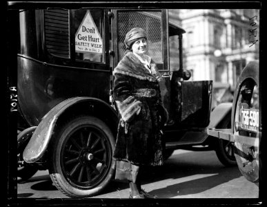 Mrs. Winifred Mason Huck leaving the White House LCCN2016891888