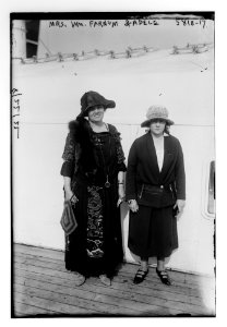 Mrs. Wm. Farnum & Adele LCCN2014714961