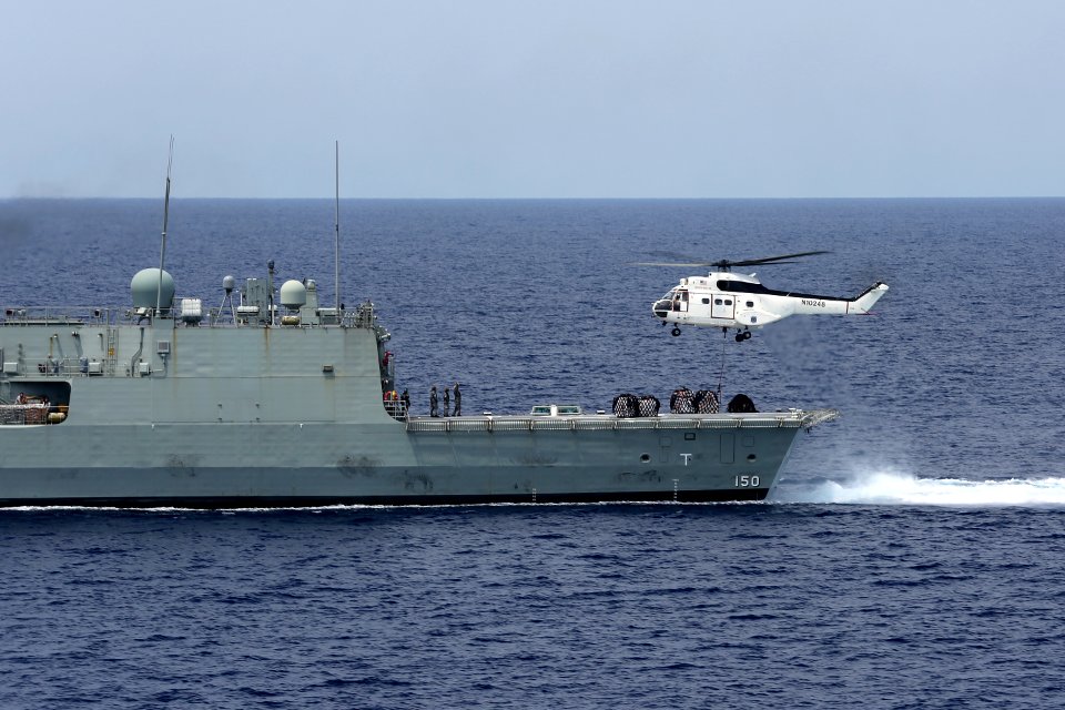 MSC's USNS Charles Drew Conducts Trilateral Replenishment At Sea 160419-N-IX266-024