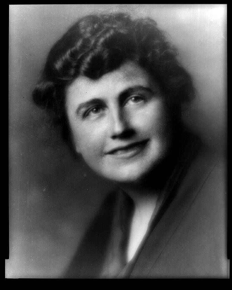 Mrs. Woodrow Wilson (Edith Bolling Galt), bust portrait, facing front LCCN96525401