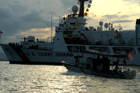 MSST Boston Greets Two Coast Guard Cutters, conducts training on Guantanamo Bay 110709-N-AT101-053