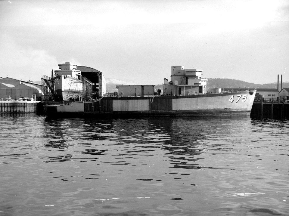 MSO-475 and MSO-476 under construction for France c1953