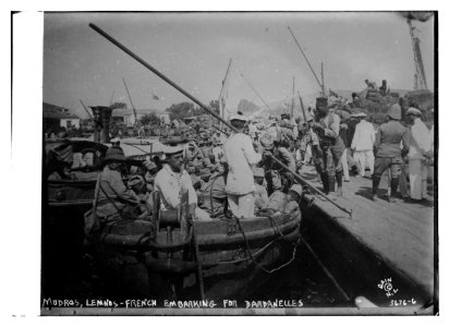 Mudros, Lemnos - French embarking for Dardanelles LCCN2014700335