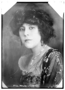 Mrs. Waldo Pierce (i.e. Peirce) LCCN2014702463