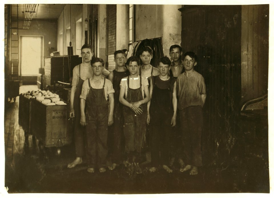 Mule room - Group of back boys 14 -16 years old. Overseer kept two boys out of picture because below par physically. Two boys on right had adenoids so that they had great difficulty in LOC cph.3b15894