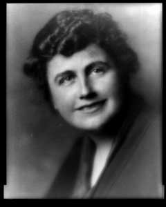 Mrs. Woodrow Wilson (Edith Bolling Galt), bust portrait, facing front LCCN96525401