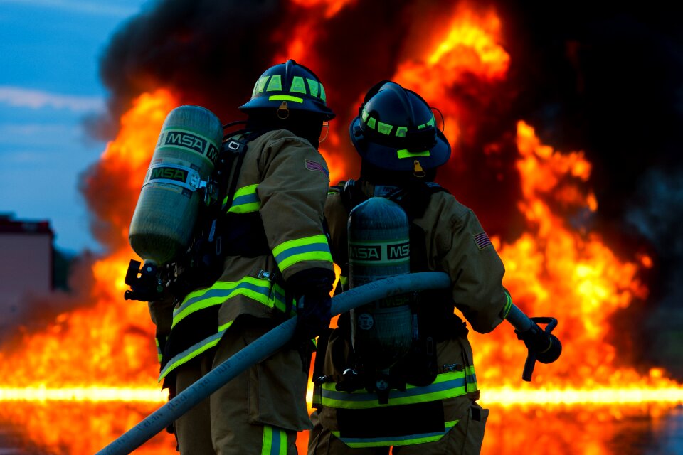 Extinguisher safety helmet
