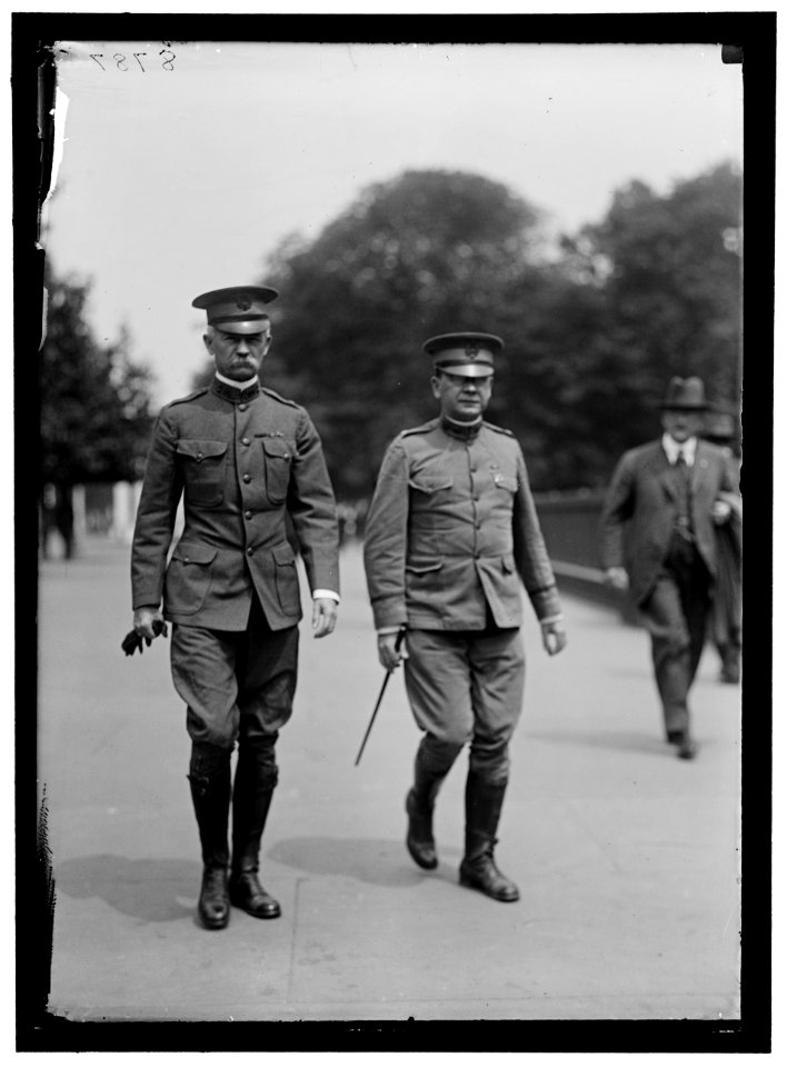 MAYES, JAMES J., MAJ., U.S.A. RIGHT, WITH BRIG. GEN. CROZIER LCCN2016867798