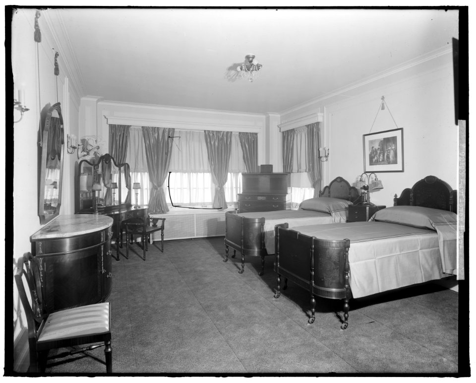 MAYFLOWER HOTEL. BEDROOM LCCN2016861831