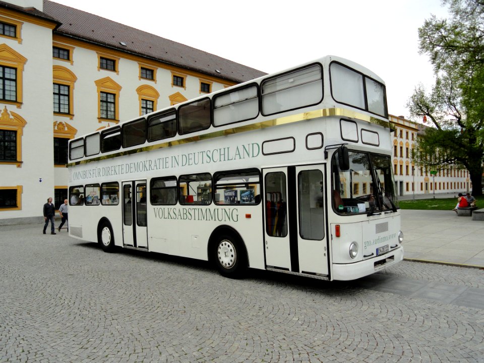 MB Doppeldecker Politbus (2)