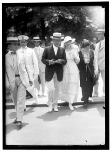 McADOO, MRS. WILLIAM GIBBS, NEE ELEANOR WILSON. WITH FATHER, PRESIDENT WILSON LOC hec.06135