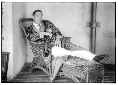 McCormack lounging LCCN2014712967