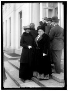 McCORMICK, MRS. MEDILL (RUTH HANNA) LCCN2016866122