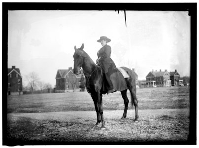 McLENNAN, MRS. R.M. SUFRAGETTE LCCN2016864266