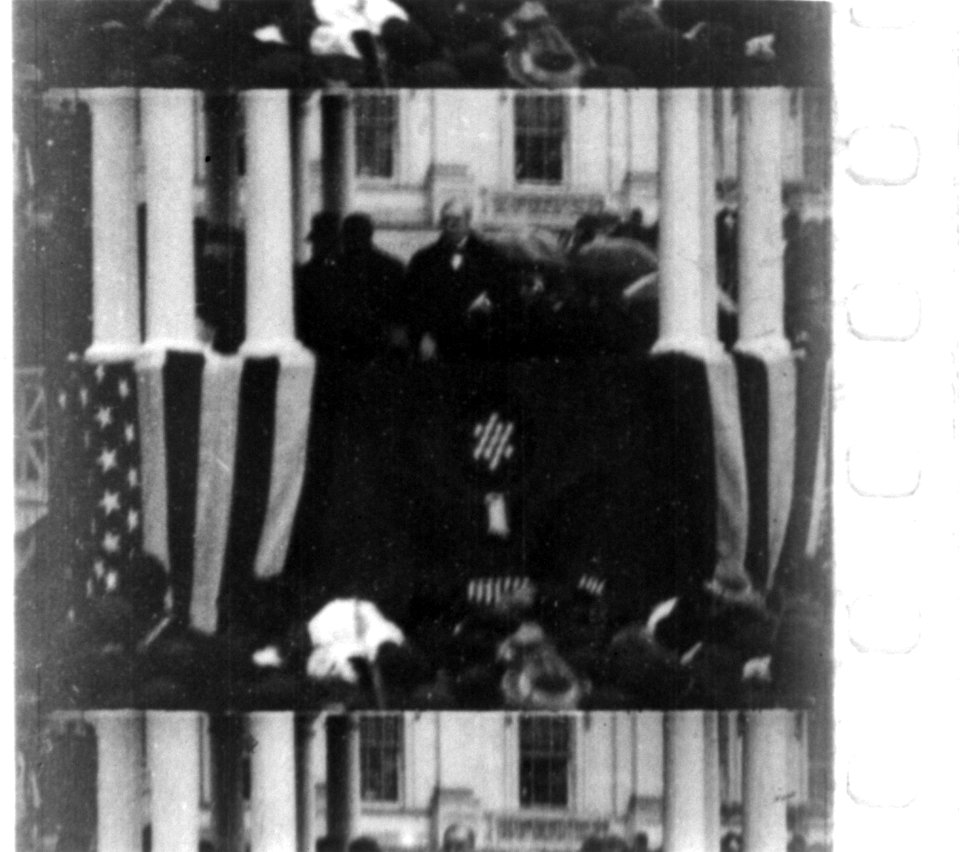 McKinley taking the oath of office LCCN2007681115