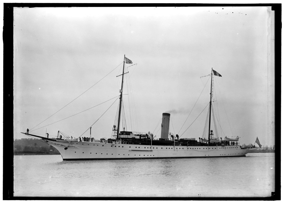 MAYFLOWER, U.S.S. FRENCH COMMN. LCCN2016867651