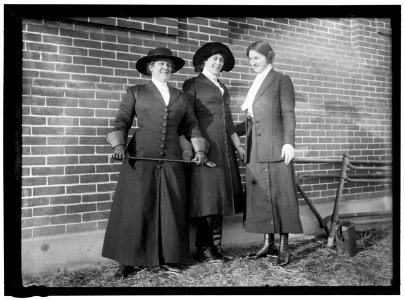 McLENNAN, MRS. R.M., BURLESON, MRS. R.C. SUFFRAGIST LCCN2016864271