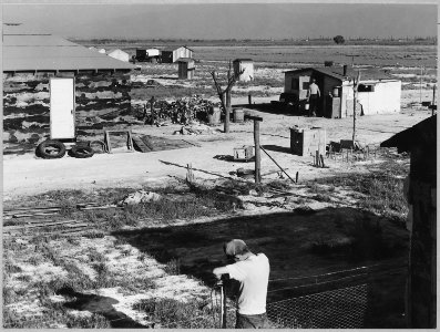 McNews subdivision, 2 and 1-2 miles S.E. of Bakersfield, Kern County, California....House on left bu . . . - NARA - 521638