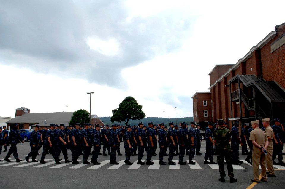 MCPON all-hands call 100729-N-WW409-372