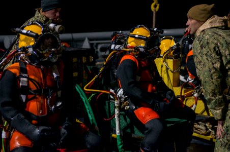 MDSU 2 Responds, MH 53E Sea Dragon Helicopter 140109-N-BJ254-230