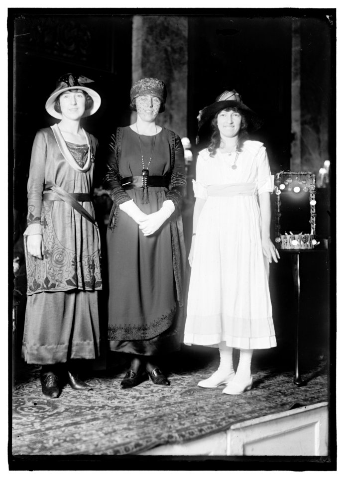 McADOO, MRS. WILLIAM GIBBS, NEE ELEANOR WILSON. WITH MARJORIE STINSON LCCN2016870001