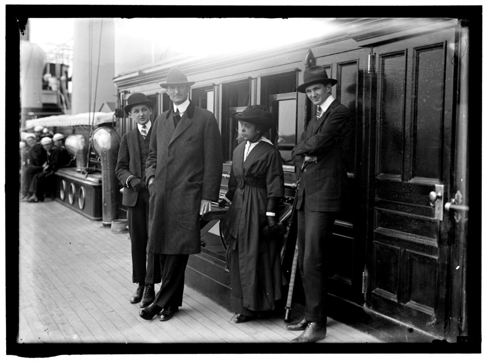 McADOO, WILLIAM GIBBS, SECRETARY OF THE TREASURY, 1913-1921; BURLESON, MRS. ALBERT SIDNEY; TARGET PRACTICE LCCN2016864469