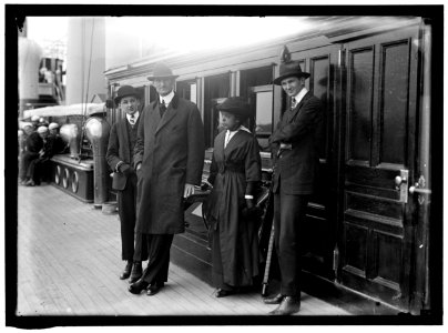 McADOO, WILLIAM GIBBS, SECRETARY OF THE TREASURY, 1913-1921; BURLESON, MRS. ALBERT SIDNEY; TARGET PRACTICE LCCN2016864469
