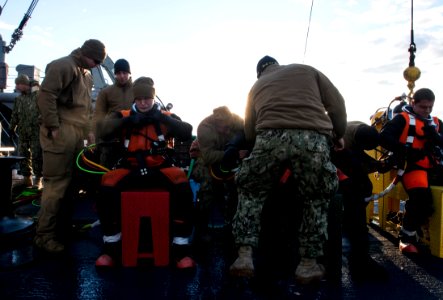 MDSU 2 Responds, MH 53E Sea Dragon Helicopter 140110-N-BJ254-010