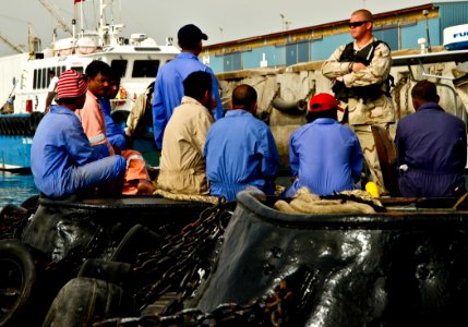 MDSU-2 conduct protection dive 110329-N-OT964-095
