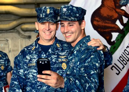MCPON visits USS Green Bay 140717-N-BB534-230