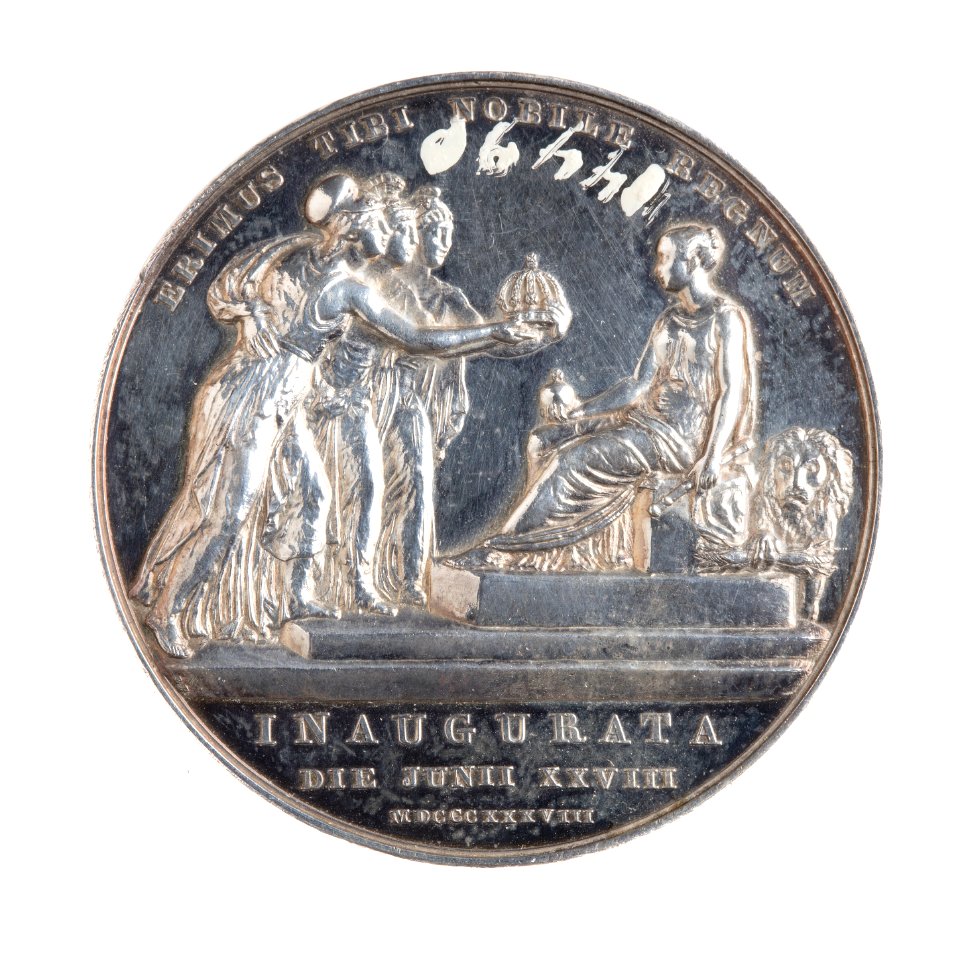 Medalj slagen med anledning av drottning Victorias kröning 28 juni 1838 - Skoklosters slott - 110781