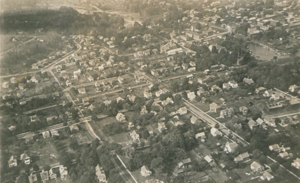 Meaford Ontario from the Air (HS85-10-36560)