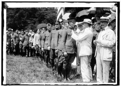 MEDALS, DECORATIONS, ETC. SEC. BAKER DECORATING OFFICERS, JULY 4, 1919. ADM. BENSON IN 30549 AND 30550 LCCN2016870160