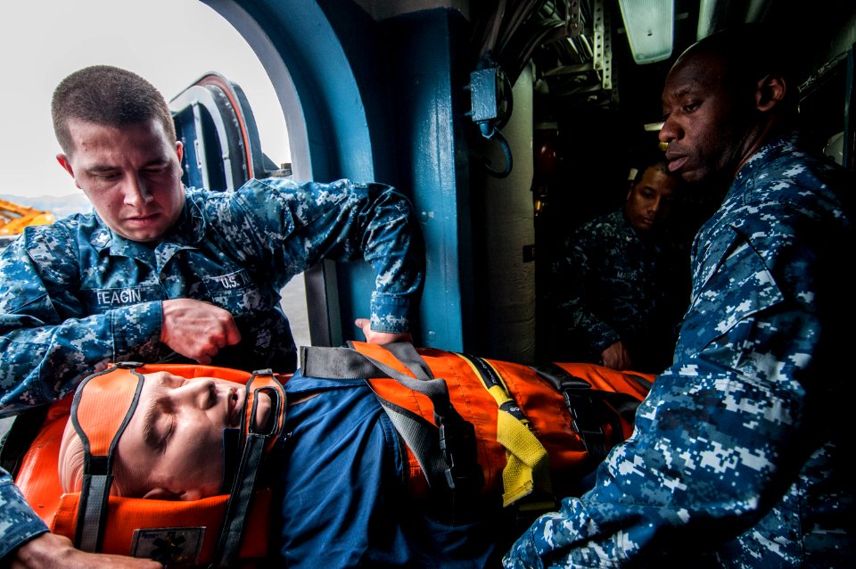 Medical drill 140429-N-IV489-021