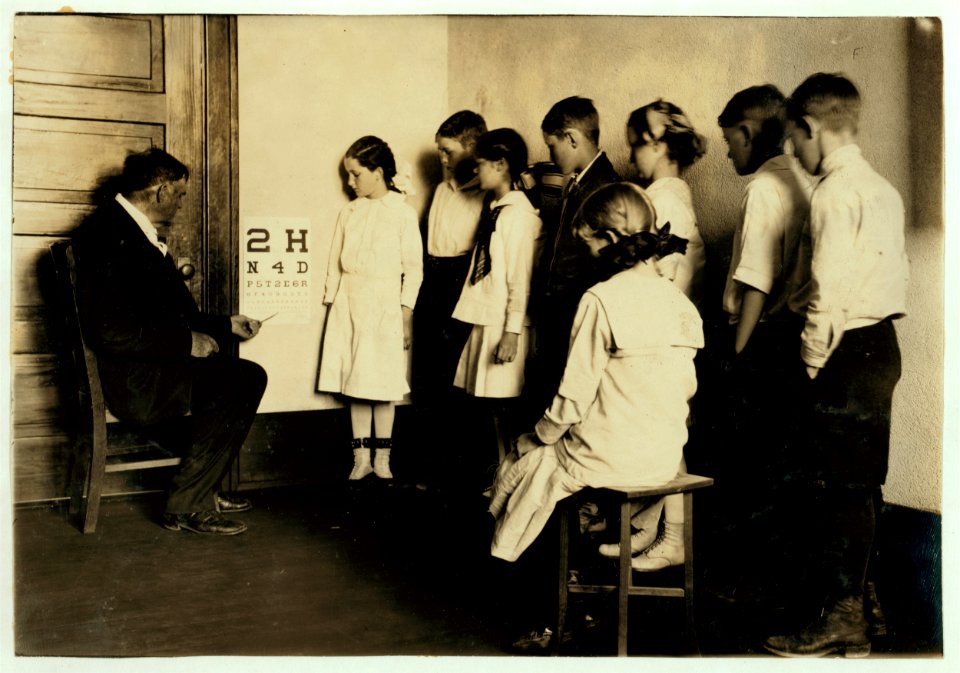 Medical inspection and testing eyes in Grade 5 of Washington School. LOC nclc.00664