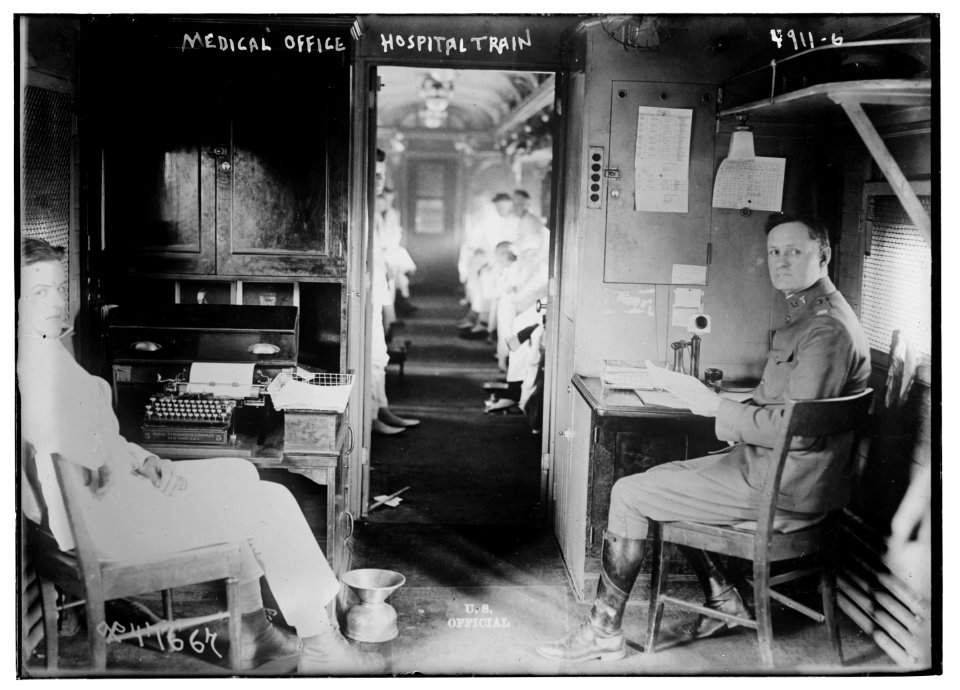 Medical office, hospital train LCCN2014708944