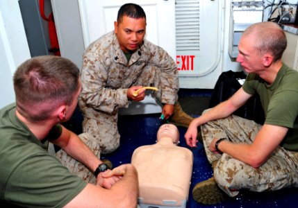 Medical training held aboard USS Rushmore 120927-N-YQ852-008