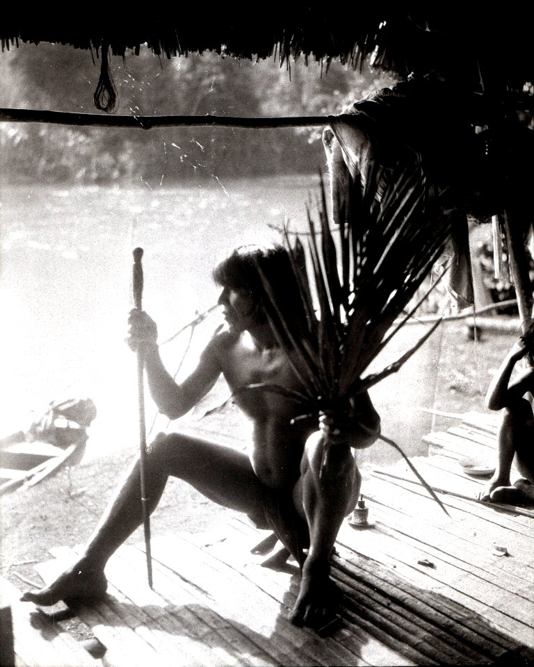Medicinmannen Selimo Huacoríso med medicinmansstav. Rio Sambú, Darién, Panamá. Sambú River, Darién - SMVK - 004074