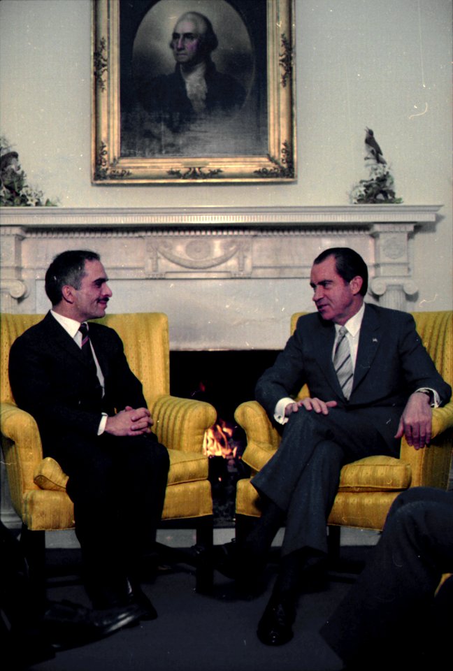 Meeting in the Oval Office between Nixon and King Hussein of Jordan. - NARA - 194338