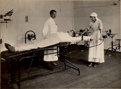 Medizinisch mechanische Apparate für Schultergelenke im roten Kreuzspital in Villach (BildID 15473619)