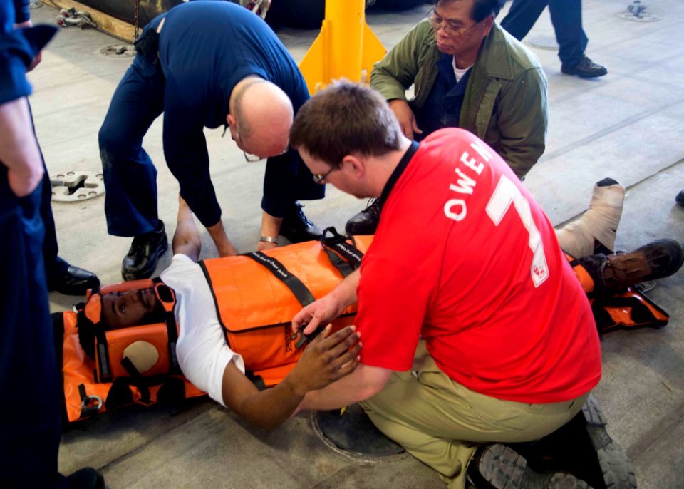 Medical emergency training evolution 140119-N-ZY039-018